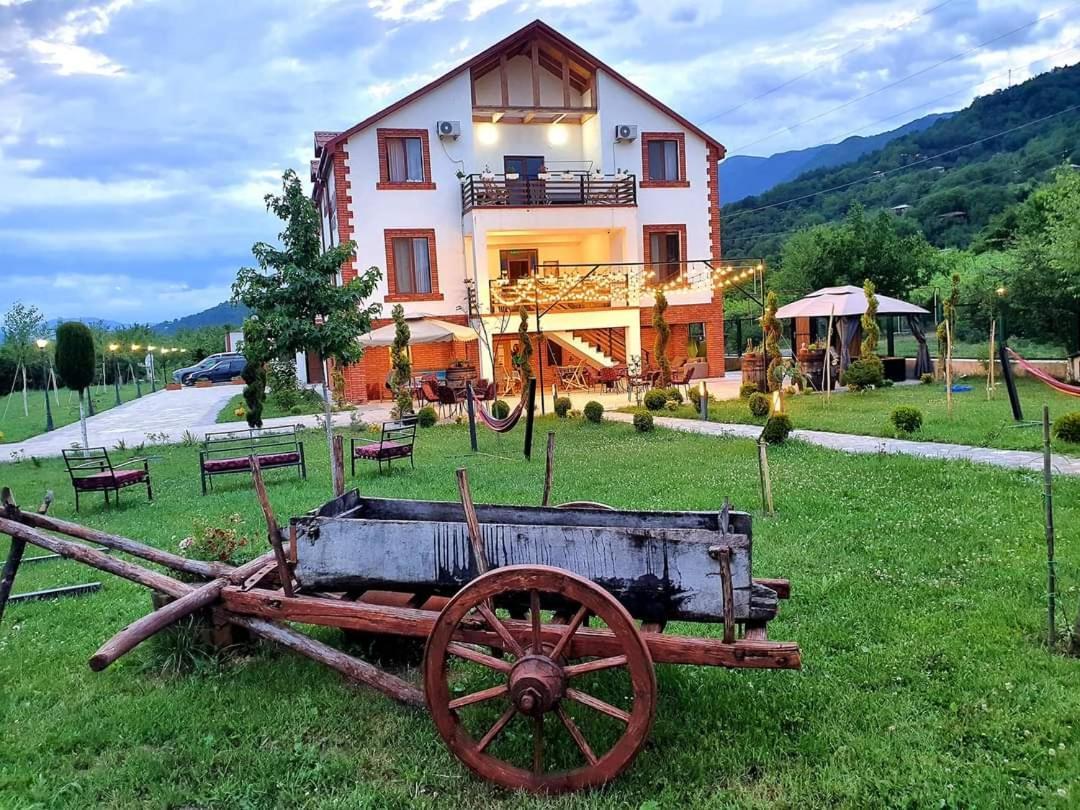 Hotel Karse Ambrolauri Exteriér fotografie